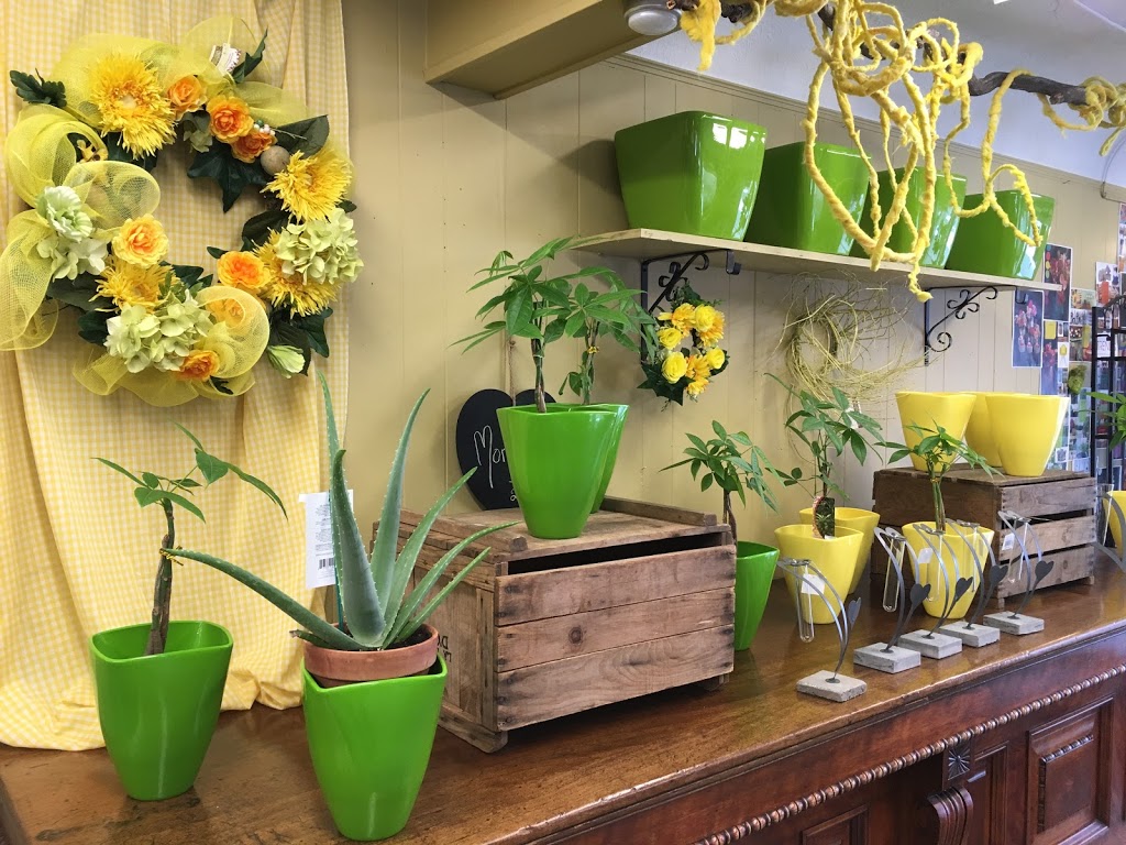 VanWees Mostly Roses | 807 Dundas St, Woodstock, ON N4S 1G2, Canada | Phone: (519) 537-5564