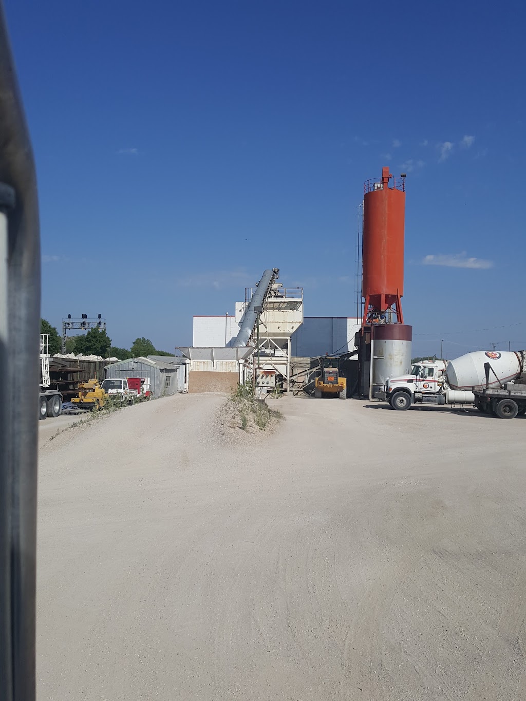 C J Rental & Contracting Ltd | 727 Mission St, Winnipeg, MB R2J 3Y3, Canada | Phone: (204) 233-0121