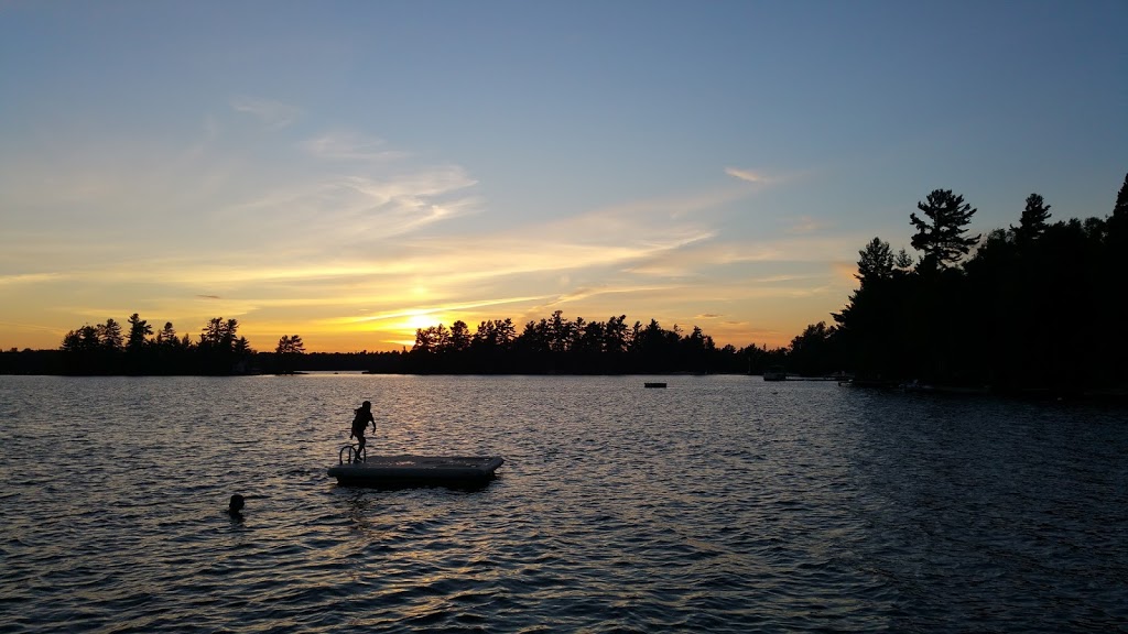 The Lighthouse Cottages and Camping | 532 E Bear Lake Rd, Sprucedale, ON P0A 1Y0, Canada | Phone: (705) 685-1176