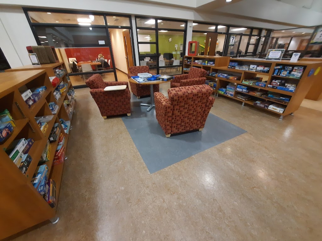 Sainte-Thérèse Public Library | 150 Bd du Séminaire, Sainte-Thérèse, QC J7E 1Z2, Canada | Phone: (450) 434-1440