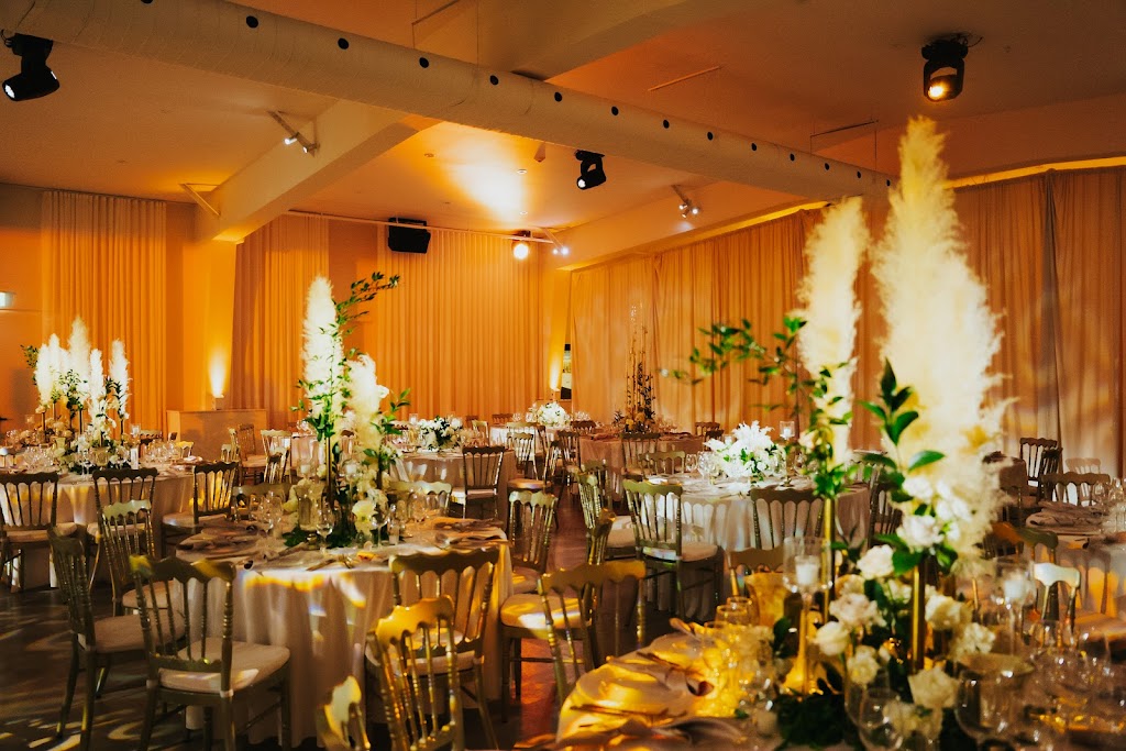 Le Andover | 5870 Av. Andover, Mont-Royal, QC H4T 1H4, Canada | Phone: (514) 344-3936