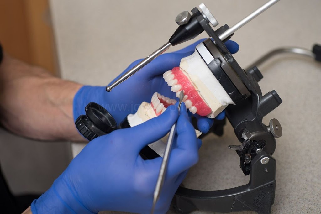 Westside Denture Centre | 1919 Sirocco Dr SW, Calgary, AB T3H 2Y3, Canada | Phone: (403) 242-5880