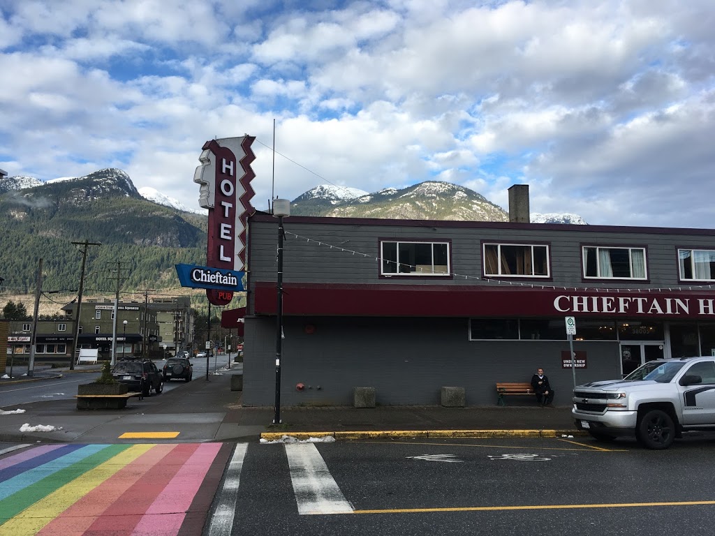 Crash Hotel Squamish | 38005 Cleveland Ave, Squamish, BC V8B 0C3, Canada | Phone: (604) 815-3403
