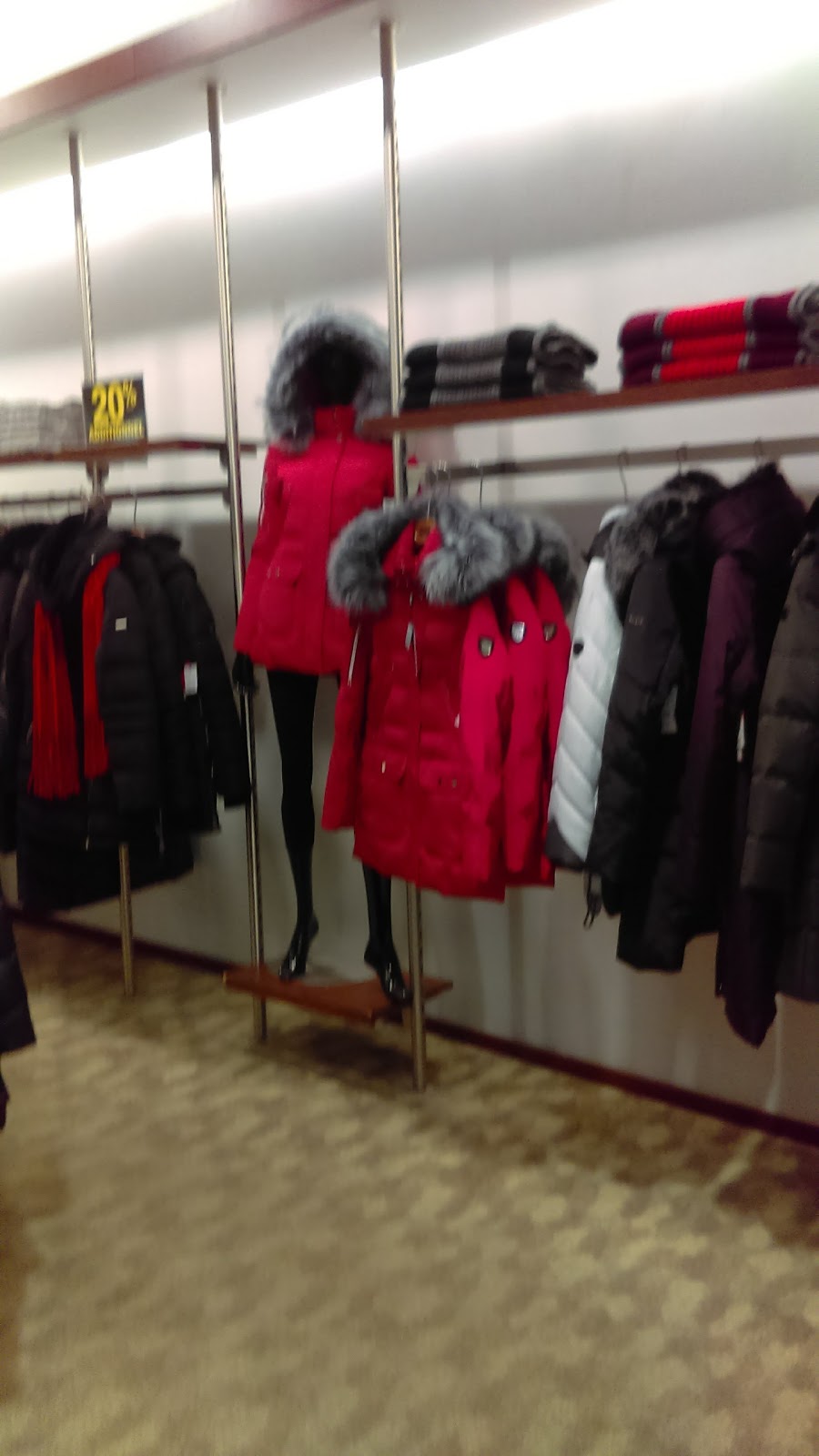 Manteaux Manteaux | Carrefour Richelieu, 600 Rue Pierre-Caisse, Saint-Jean-sur-Richelieu, QC J3A 1M1, Canada | Phone: (450) 376-1698