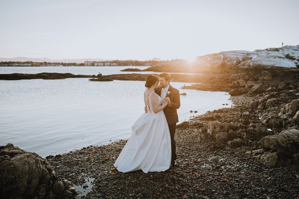 Three Sisters Photography | 472 Chesterfield Ave, Duncan, BC V9L 3L8, Canada | Phone: (250) 710-2985