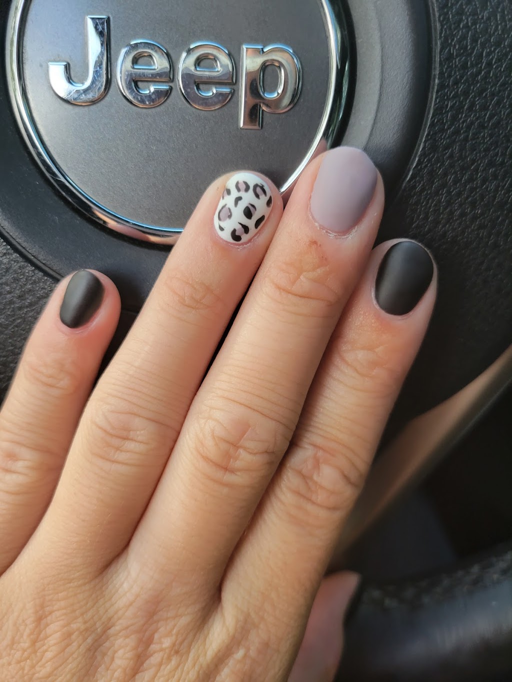 V Nails | 4909 50 St, Stettler, AB T0C 2L2, Canada | Phone: (403) 740-1251