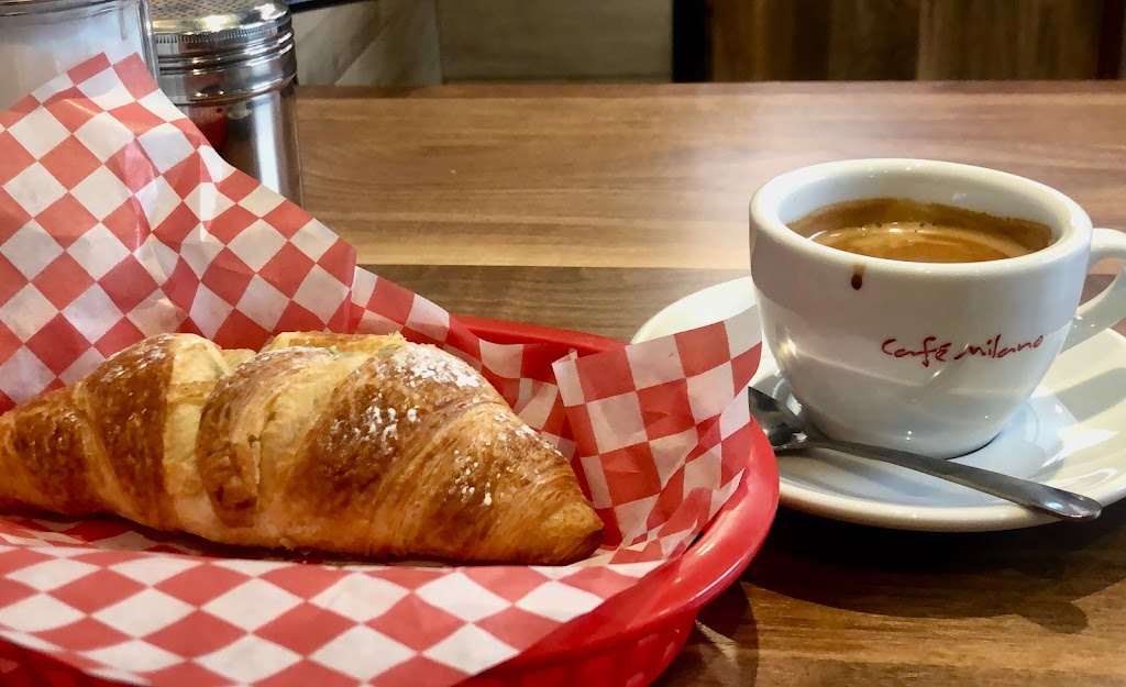Café Milano Montréal | 5188 Rue Jarry E, Saint-Léonard, QC H1R 1Y4, Canada | Phone: (514) 328-0561