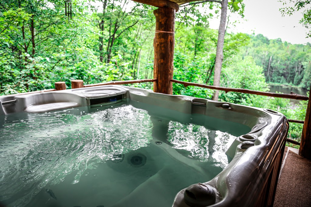 Chalet Court Terme | 540 3e Ave Saint-Vincent, Sainte-Béatrix, QC J0K 1Y0, Canada | Phone: (514) 971-7423