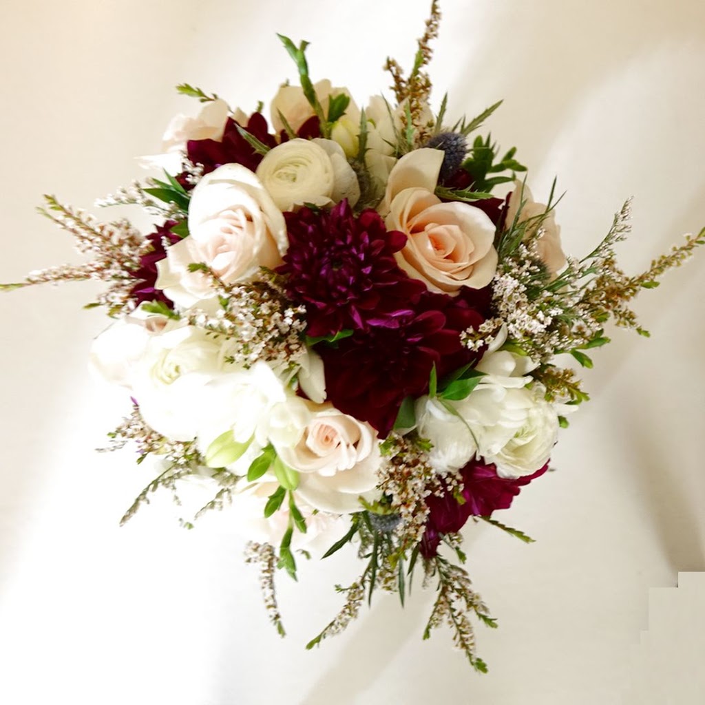 Signature Floral Gallery | 85 Devonshire Dr, Winnipeg, MB R2C 4G9, Canada | Phone: (204) 982-7298