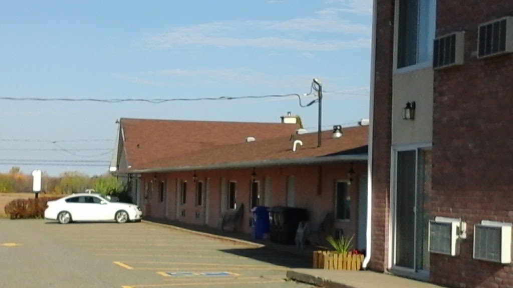 Motel Becancour | 3735 Boul Bécancour, Bécancour, QC G9H 3W7, Canada | Phone: (819) 298-3144