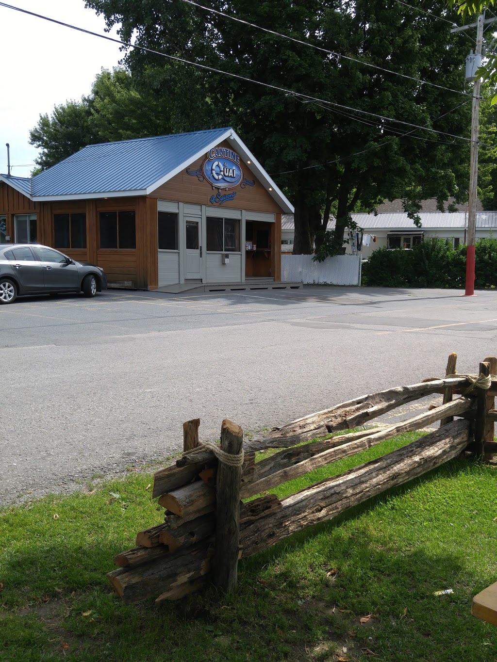 Cantine Du Quai | 244 Rang de lÎle, Pierreville, QC J0G 1J0, Canada | Phone: (450) 568-3664