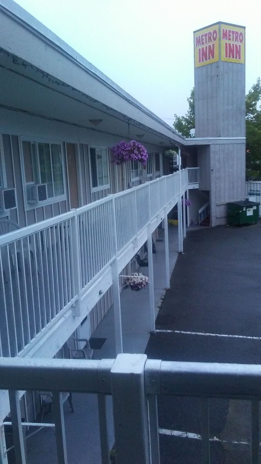 Metro Inn | 680 Garbally Rd, Victoria, BC V8T 2K2, Canada | Phone: (250) 386-8351