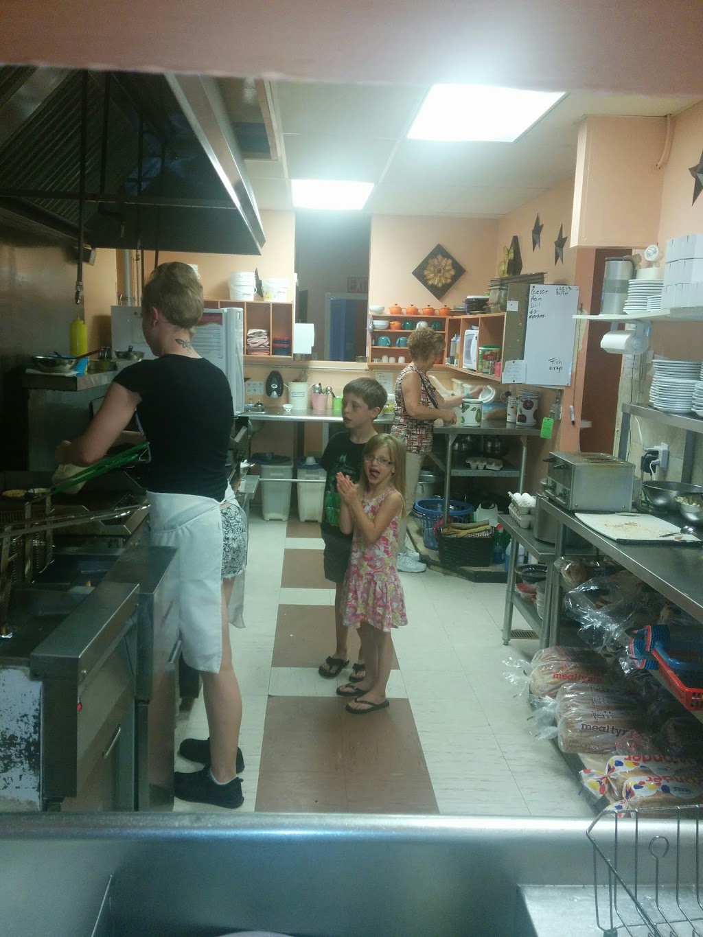 M & R Grill | 7 Young St, Capreol, ON P0M 1H0, Canada | Phone: (705) 858-2925