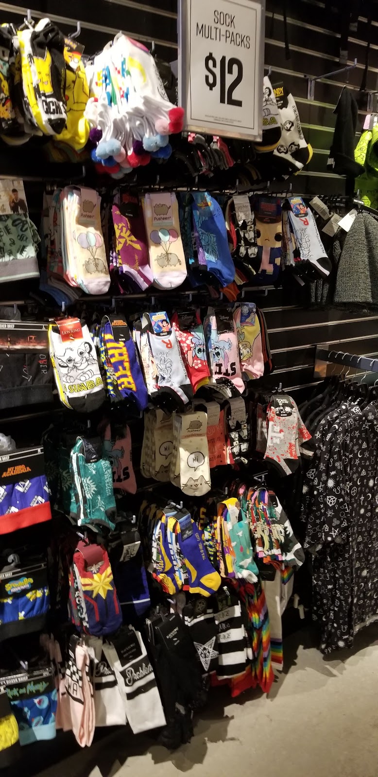 Hot Topic | 300, 429 Taylor Rd S S4 RM, Niagara-on-the-Lake, ON L0S 1J0, Canada | Phone: (905) 641-2253