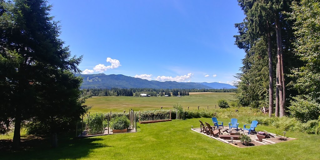 Willow Tree Bed and Breakfast | 7230 Fraser Crescent, Anglemont, BC V0E 1M8, Canada | Phone: (250) 679-2596