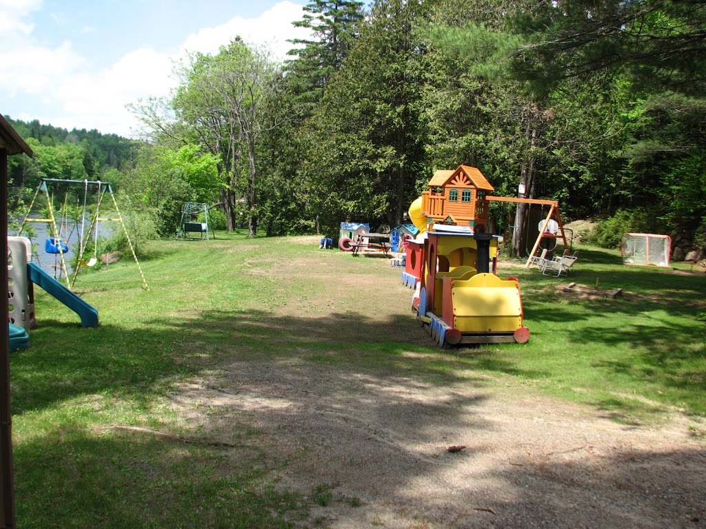 Dan Cottages | 290 Rang Saint Vincent, Sainte-Béatrix, QC J0K 1Y0, Canada | Phone: (514) 781-6154