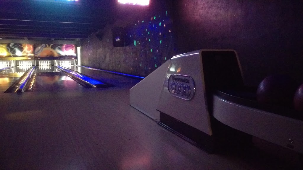 Huntsville Bowl | 2A Cann St, Huntsville, ON P1H 1H3, Canada | Phone: (705) 789-0788