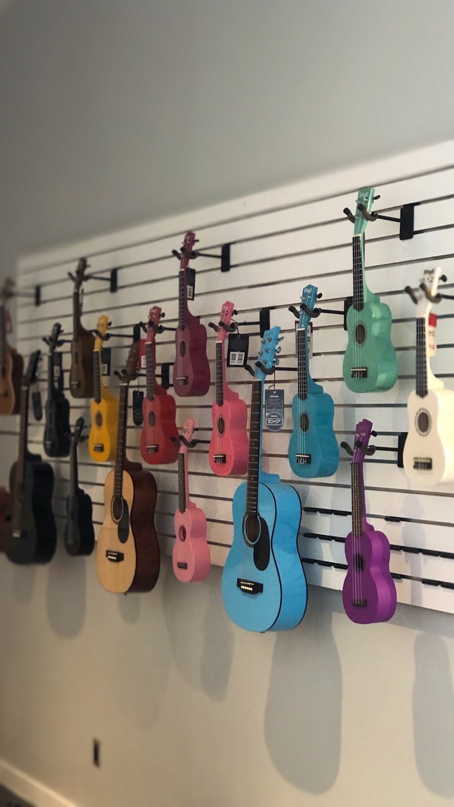 Headstock Music | 601 Dundas St W #5, Whitby, ON L1N 2N3, Canada | Phone: (905) 493-1293