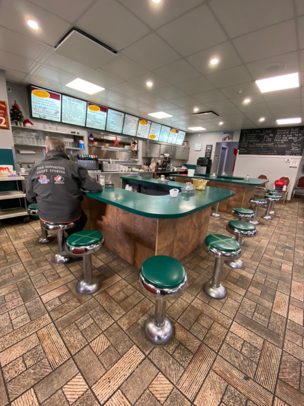 Restaurant la Terrasse du Pont | 785 Bd Monseigneur-Langlois, Salaberry-de-Valleyfield, QC J6S 0B1, Canada | Phone: (450) 371-1054