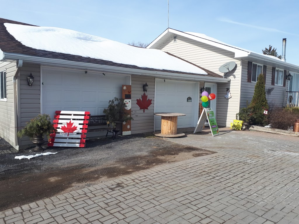 Debbies Country Corner | 18105 County Rd 22, Maxville, ON K0C 1T0, Canada | Phone: (613) 527-2800