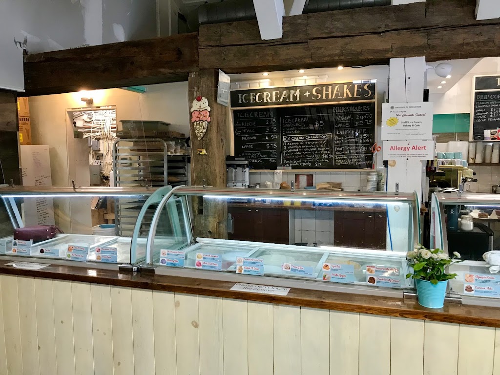 Stuffd Ice Cream, Bakery and Cafe | 18 Bridge St, Lakefield, ON K0L 2H0, Canada | Phone: (705) 651-1111