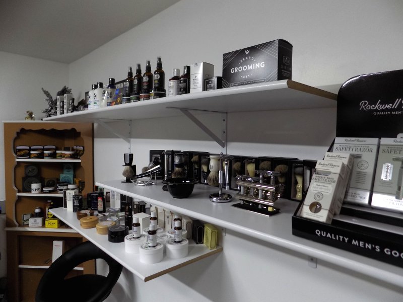 Mikes Hair Studio | 327 Bowen Rd, Fort Erie, ON L2A 2Z1, Canada | Phone: (289) 438-2276