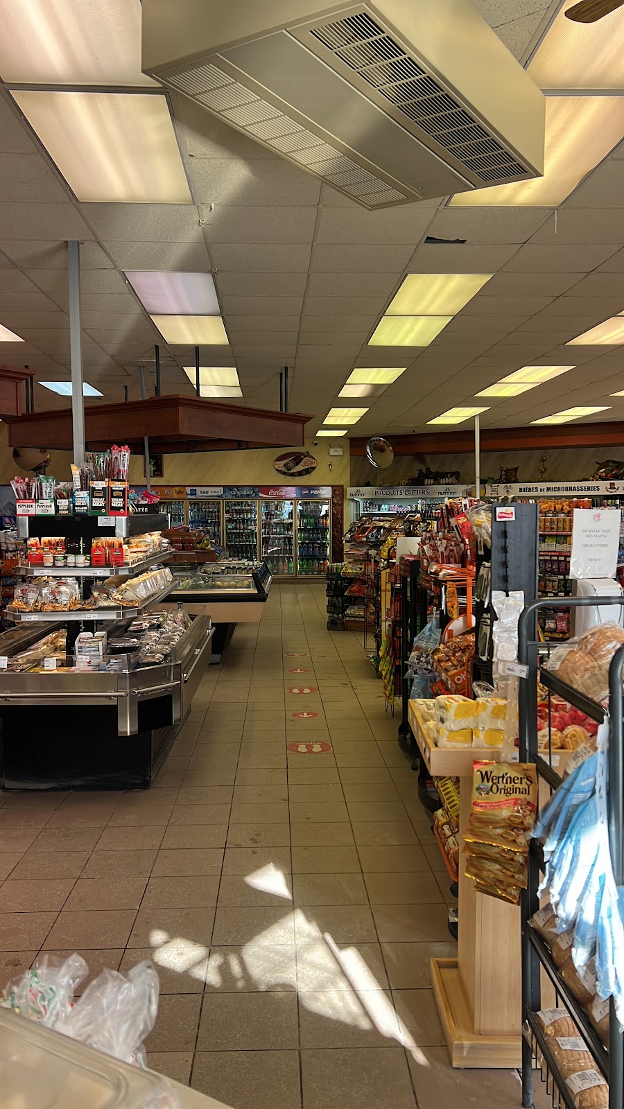 Restaurant Bouffe et Plus Ste-Genevieve & Dépanneur | 884 Boul. Sainte-Geneviève, Chicoutimi, QC G7G 2G2, Canada | Phone: (418) 543-1177