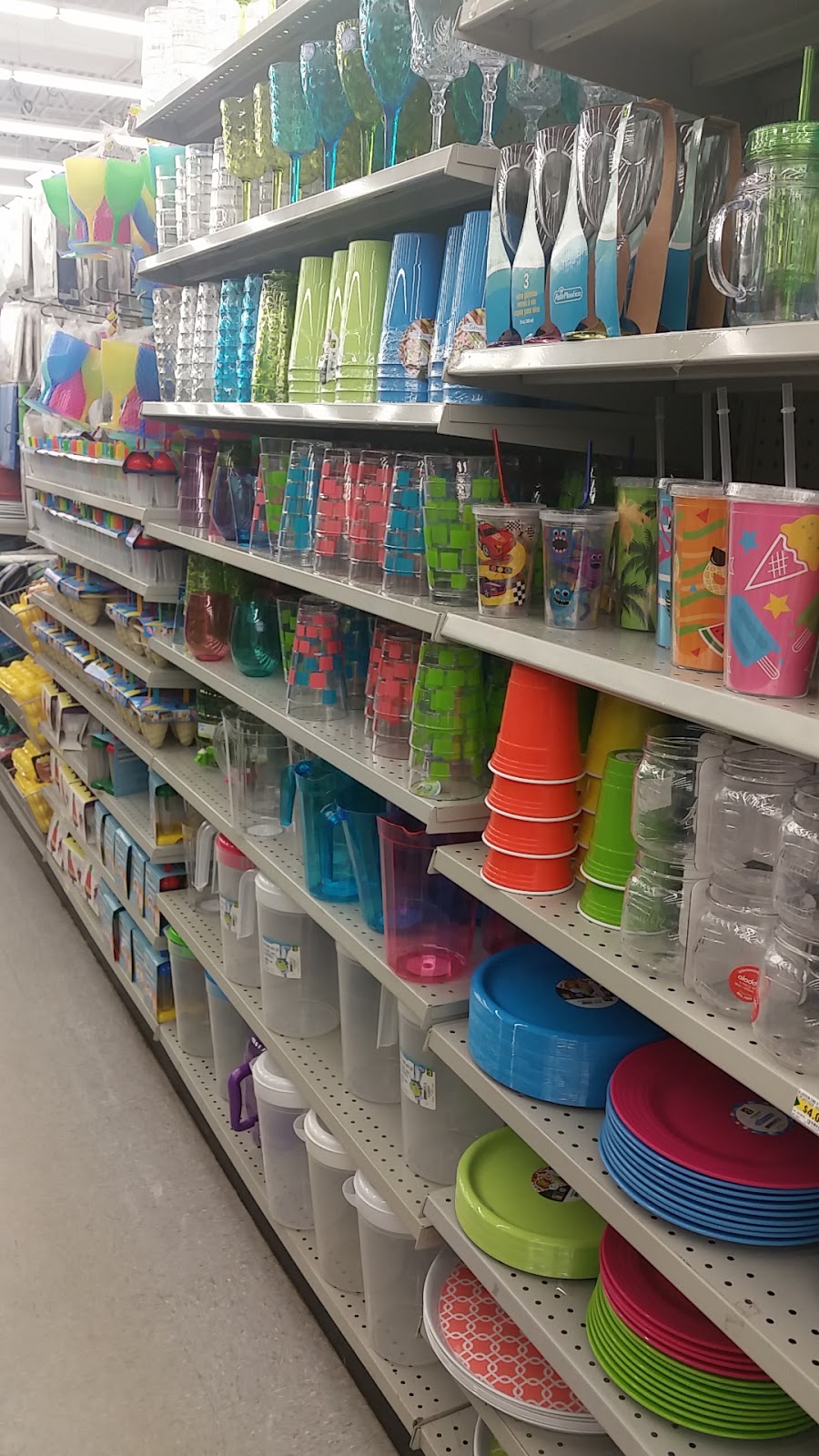 Dollarama 174 boul SaintJoseph, Carrefour Johannaes, SaintJeansur