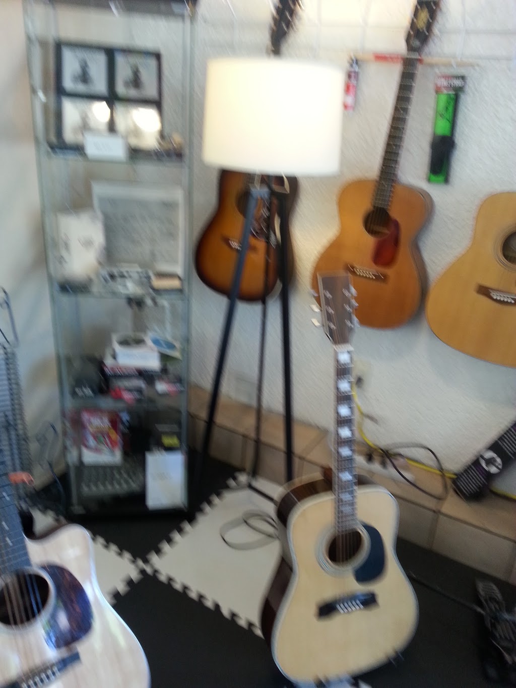 GuitarGarage | 24498 54 Ave, Langley City, BC V2Z 1H5, Canada | Phone: (604) 625-4222