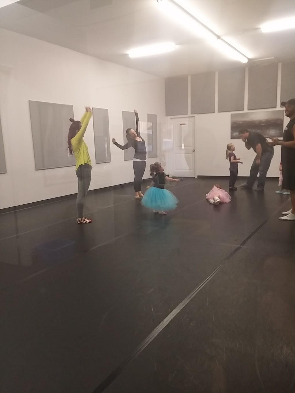 Belle Pointe Dance & Movement Company | 4056 Meadowbrook Dr #116-118, London, ON N6L 1G5, Canada | Phone: (519) 281-8594