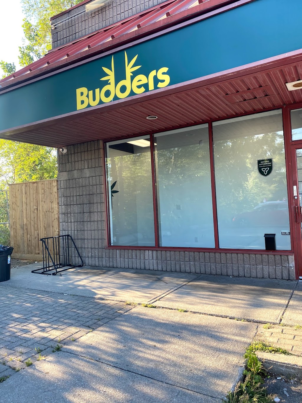 Budders Cannabis | 3466 Dundas St W, York, ON M6S 2P3, Canada | Phone: (416) 763-2833