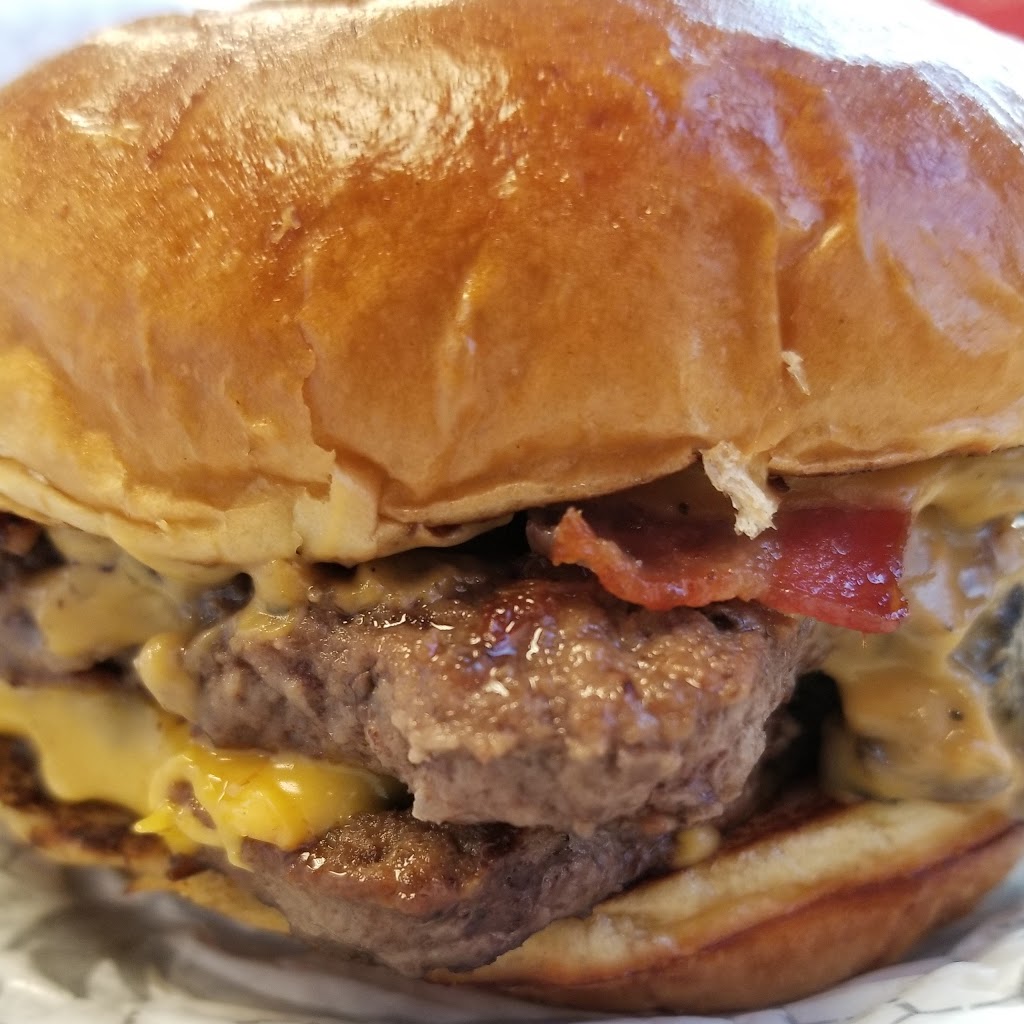 Wendys | 2400 Dundas St W, Mississauga, ON L5K 2R8, Canada | Phone: (905) 855-8953
