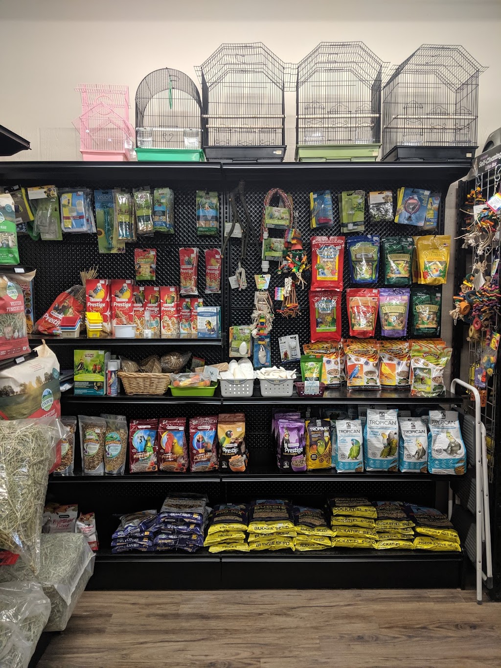 Global Pet Foods | 35 Bd de la Cité-des-Jeunes, Vaudreuil-sur-le-Lac, QC J7V 9T9, Canada | Phone: (450) 424-4545