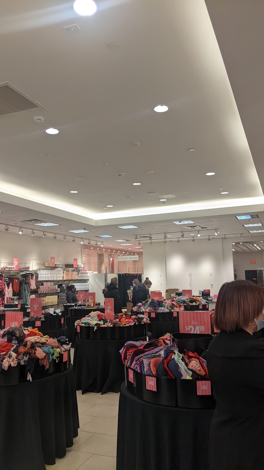 Victoria Secret/ PINK Outlet | Glendale, Niagara-on-the-Lake, ON L0S 1J0, Canada | Phone: (905) 988-5465