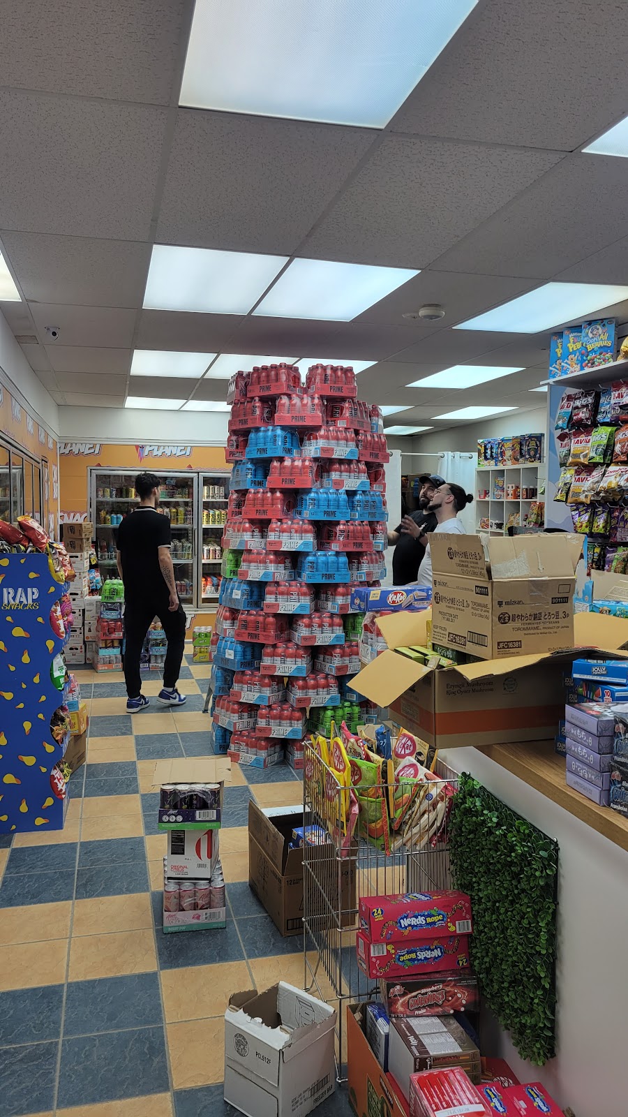 Snack Planet Sherbrooke | 9 Rue Wellington N, Sherbrooke, QC J1H 5A9, Canada | Phone: (819) 300-0795