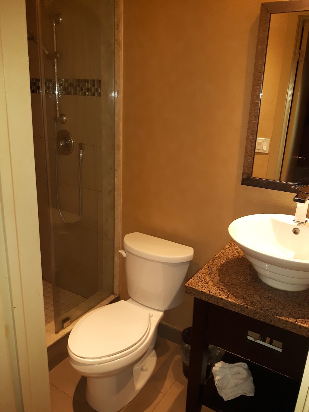 Mississauga Gate Inn | 1938 Dundas St E, Mississauga, ON L4X 1L9, Canada | Phone: (905) 276-9999
