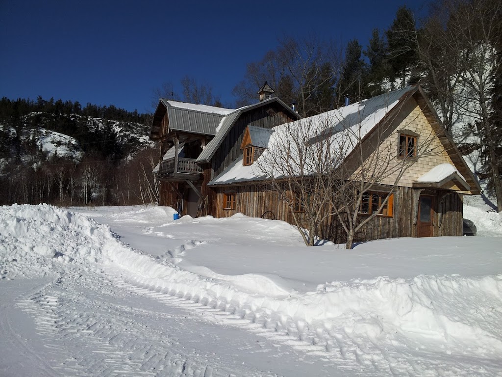 Gîte & Résidence de lArtisan S.E.N.C | 119, Pointe-aux-Pins St-Fulgence, Saguenay, QC G0V 1S0, Canada | Phone: (418) 674-1344