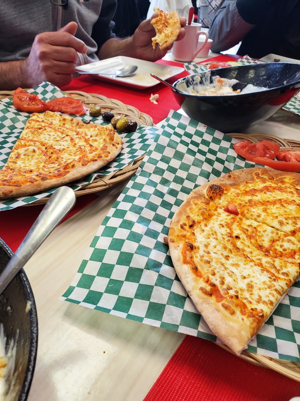 Matin Et Soir | 673 Boulevard Curé-Labelle, Laval, QC H7V 2T8, Canada | Phone: (450) 681-2225