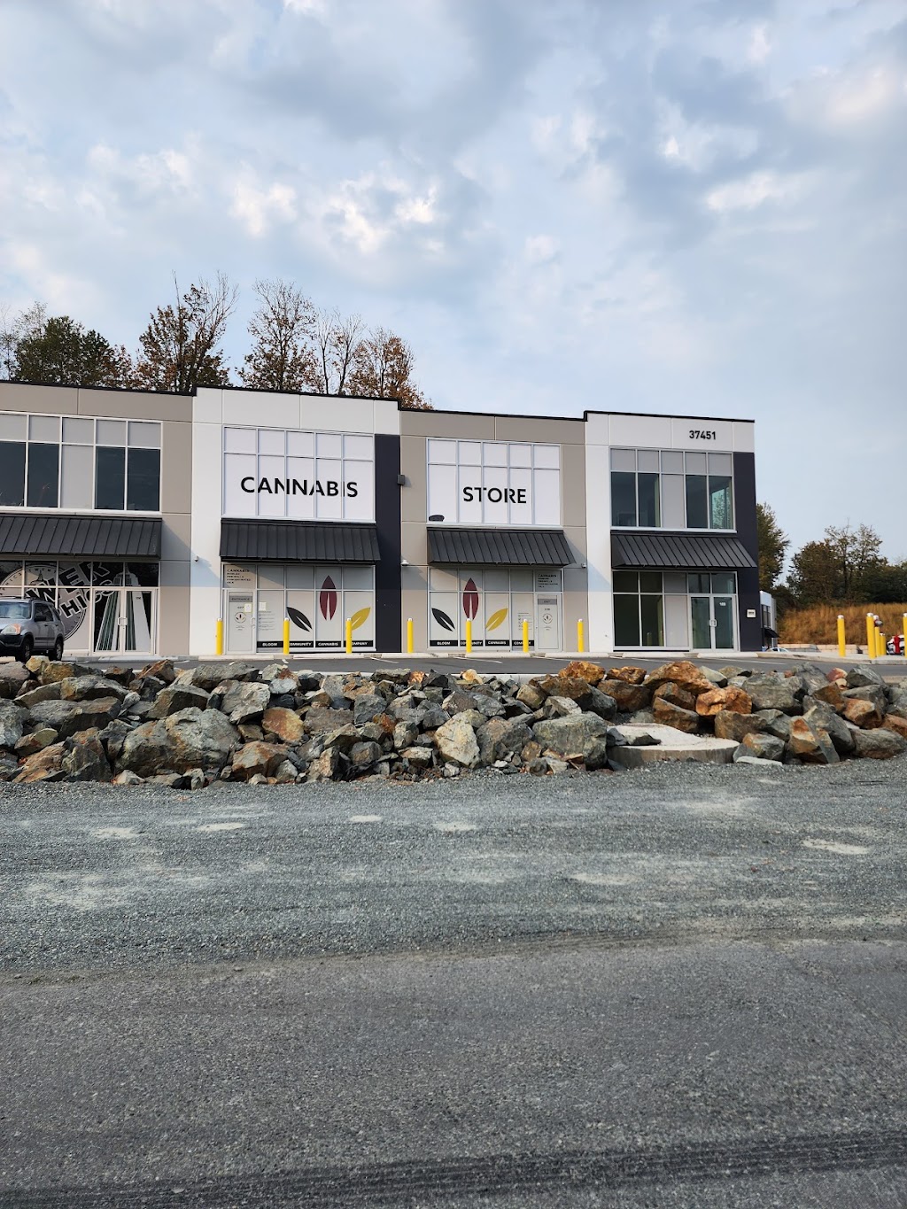 Bloom Community Cannabis Company | Abbotsford | 37451 Kilgard Rd #107, Abbotsford, BC V3G 0H8, Canada | Phone: (236) 700-6695