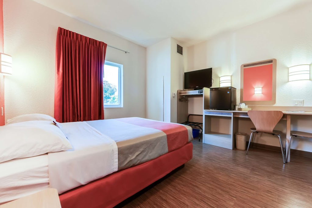 Motel 6 Toronto - Mississauga | 2935 Argentia Rd, Mississauga, ON L5N 8G6, Canada | Phone: (905) 814-1664