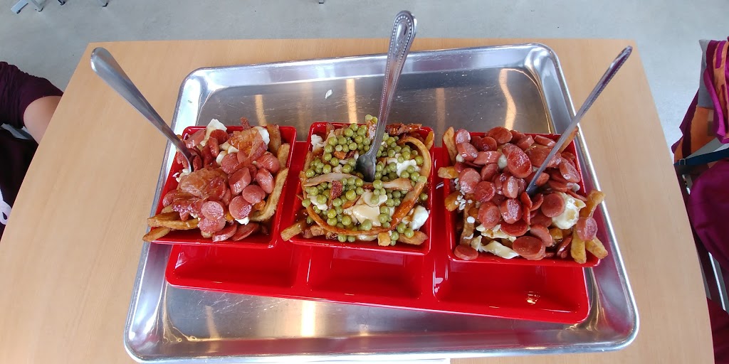 Planète Poutine | 140 Rue Robitaille, Granby, QC J2H 0R9, Canada | Phone: (450) 375-7557