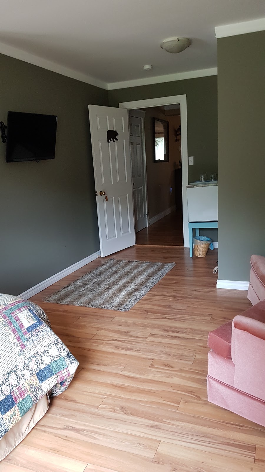 Bear & Butterfly Bed and Breakfast | 755 Jones Rd, Gravenhurst, ON P1P 1R1, Canada | Phone: (705) 394-4981