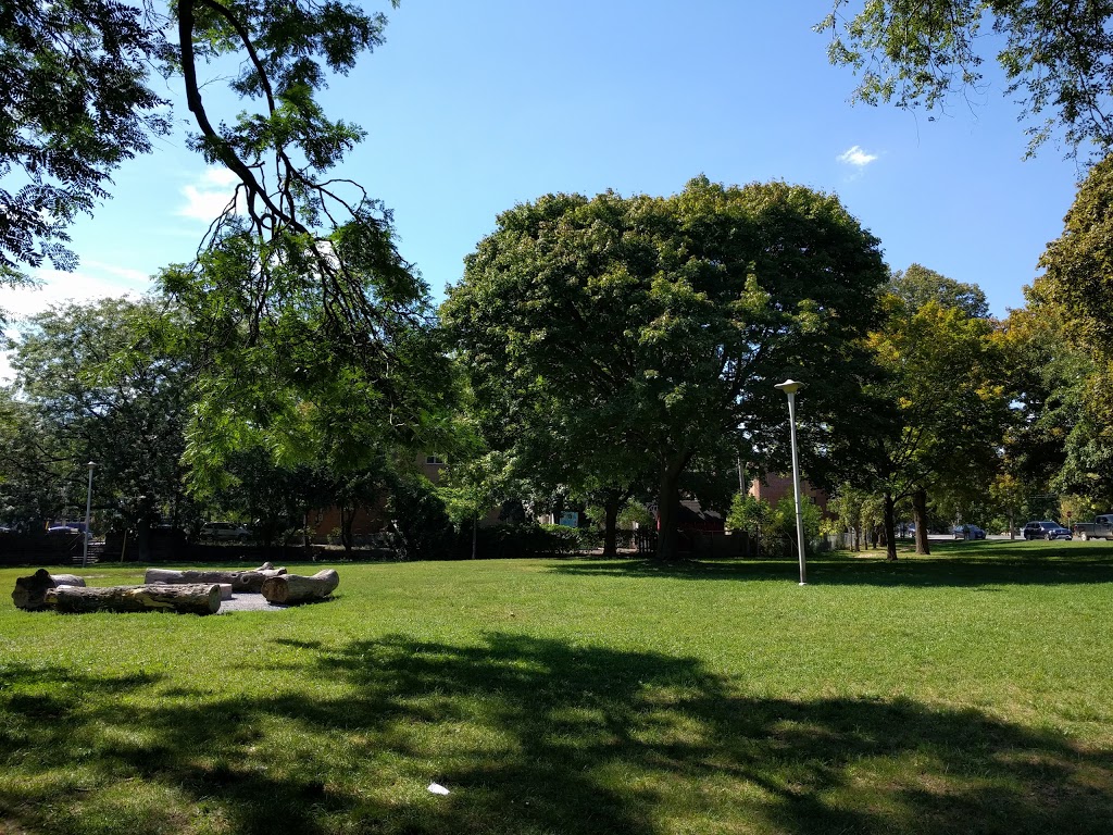 Edgewood Parkette | 2050 Dundas St E, Toronto, ON M4L 1M7, Canada | Phone: (416) 392-2489