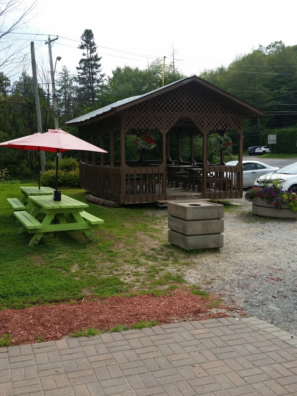 Marie Casse-Croute | 291 QC-315, LAnge-Gardien, QC J8L 1G8, Canada | Phone: (819) 986-1657