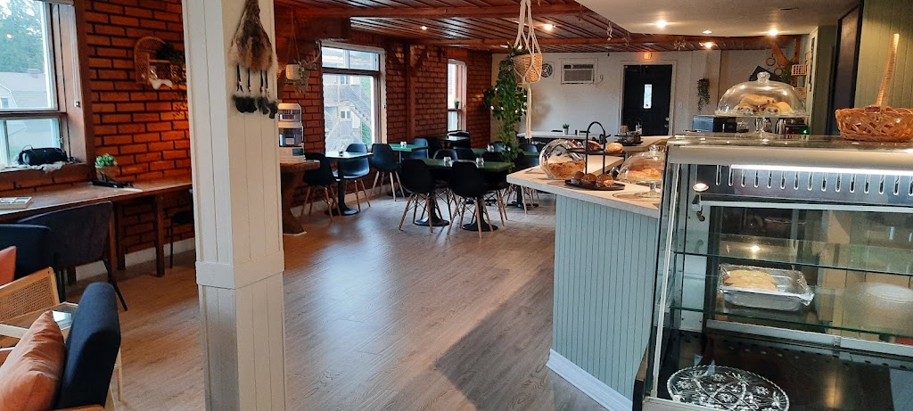 KWE Café & Auberge | 1912 Rue Principale, Pohénégamook, QC G0L 1J0, Canada | Phone: (418) 859-2706