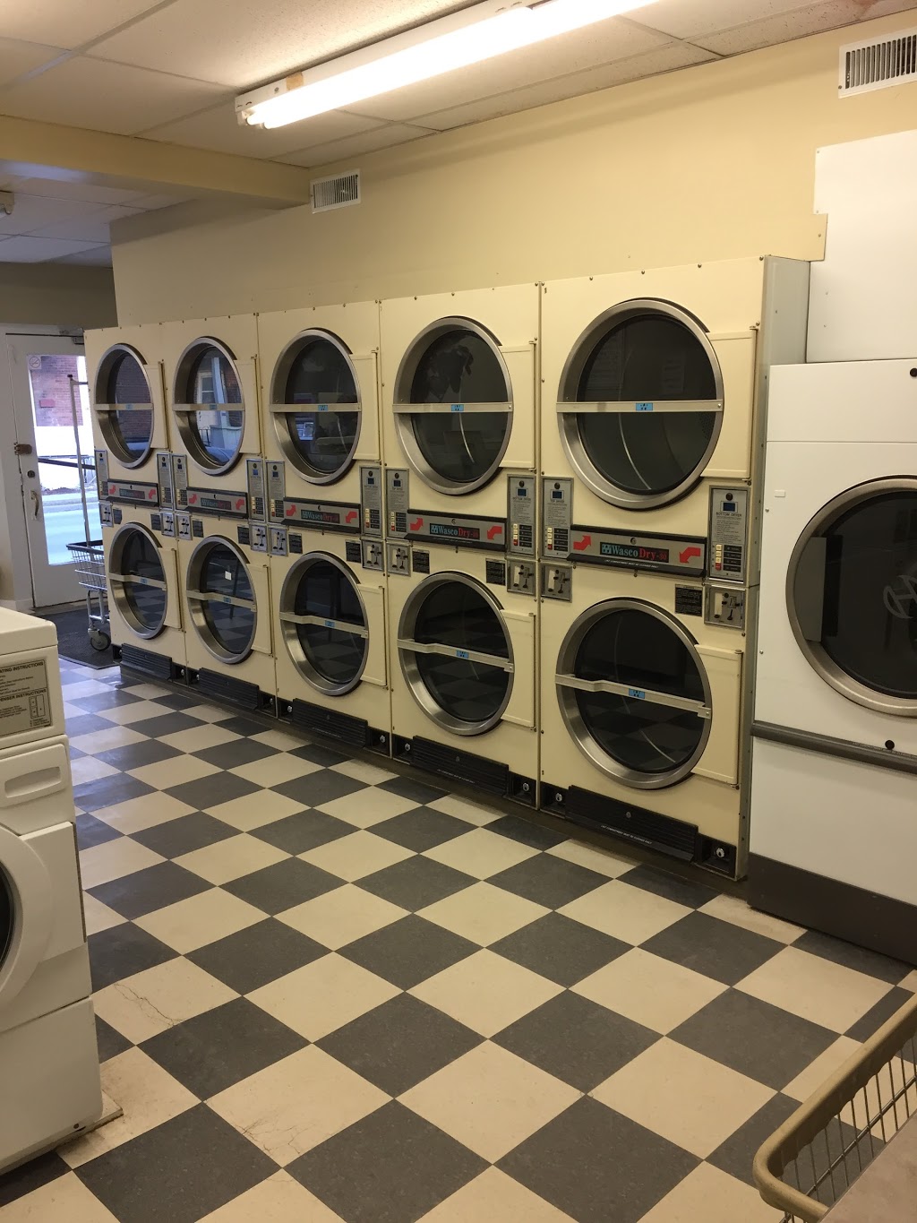 Gananoque Coin Laundry | 88 Charles St N, Gananoque, ON K7G 1T7, Canada | Phone: (613) 382-5720