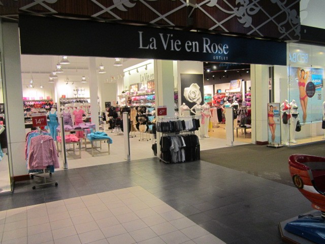 La Vie en Rose Outlet & Aqua | CROSSIRON MILLS 261055 Crossiron Boulevard #137, Comté de Rocky View, AB T4A 0G3, Canada | Phone: (403) 274-0144