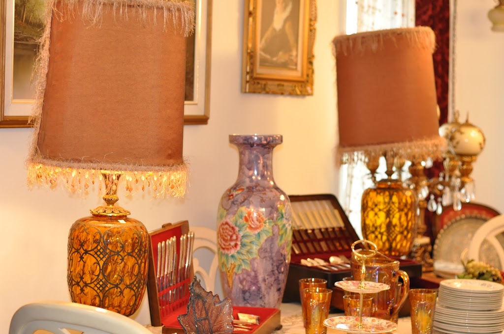 Deux-Montagnes antique | 1607 Chemin dOka, Deux-Montagnes, QC J7R 1N1, Canada | Phone: (450) 413-0733