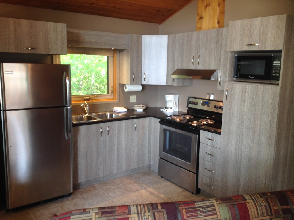 Riverview Lodge | Eleanor Lake Whiteshell Provincial Park, Seven Sisters Falls, MB R0E 1Y0, Canada | Phone: (204) 348-7607