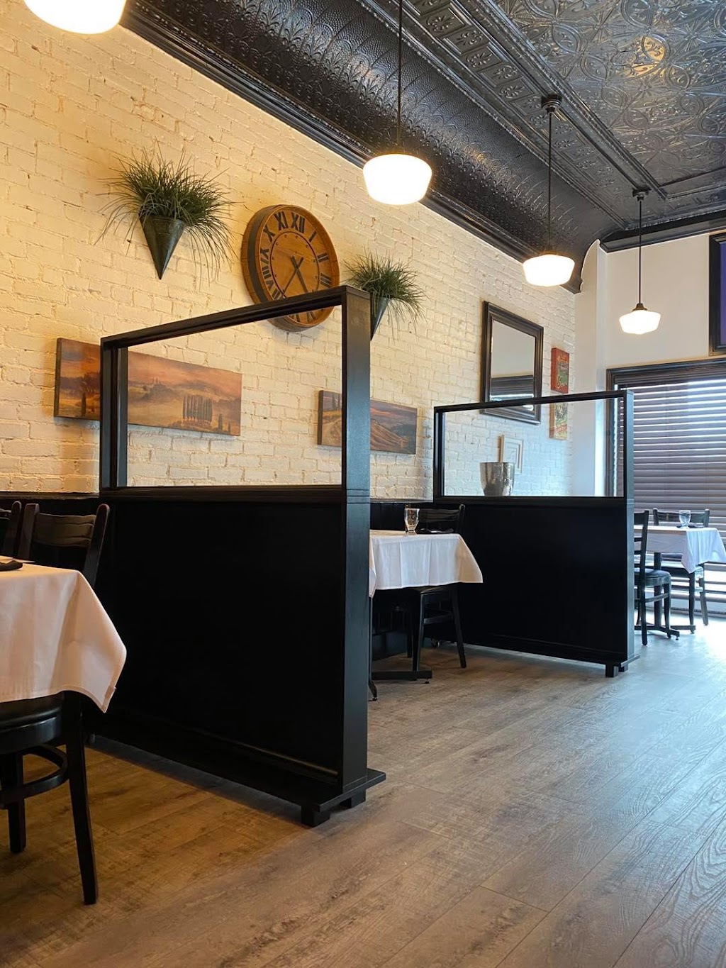 Hole in the Wall Restaurant | 23 Water St, Windsor, NS B0N 2T0, Canada | Phone: (902) 798-5999